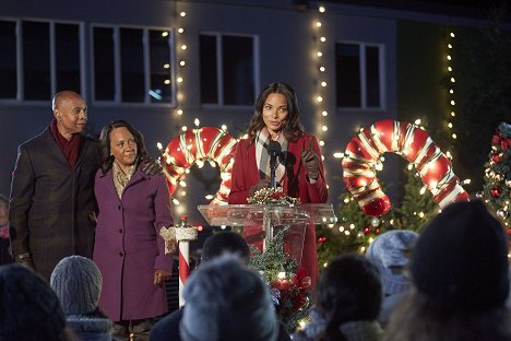 Peter Bryant, Liza Huget, Rochelle Aytes - A Christmas Tree Grows in Colorado - Z filmu
