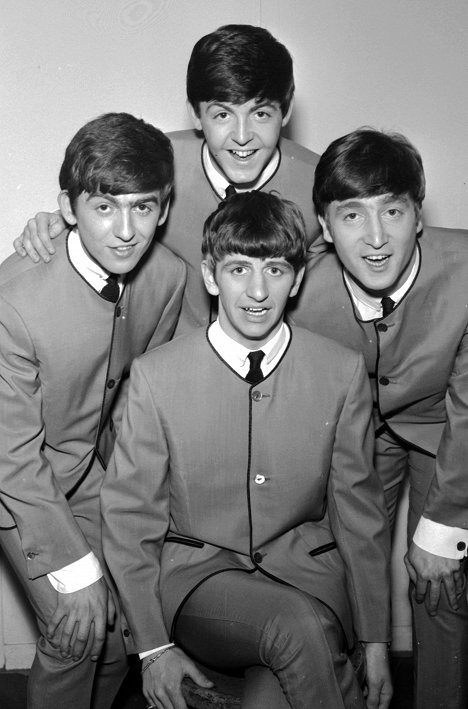 Ringo Starr, George Harrison, Paul McCartney, John Lennon - Moderní tvůrce Pierre Cardin - Z filmu