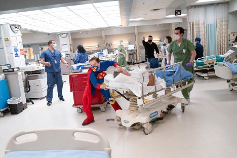 Alejandro Hernandez, Alex Weisman - Nemocnice New Amsterdam - Proč ne včera - Z filmu