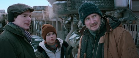 Benjamin Walker, Amber Midthunder, Liam Neeson - Mrazivá past - Z filmu