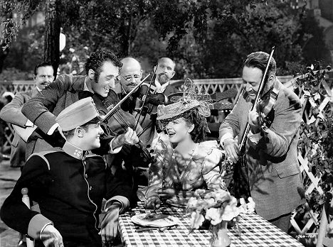 Robert Cummings, Deanna Durbin - Spring Parade - Z filmu