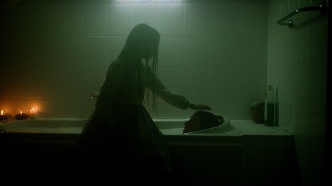 Josefína Krycnerová - Haunted - Danajský dar - Z filmu