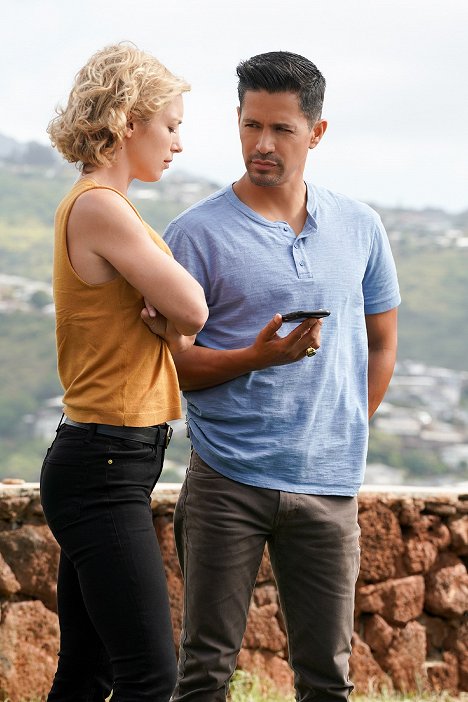 Perdita Weeks, Jay Hernandez - Magnum P.I. - Bloodline - Z filmu