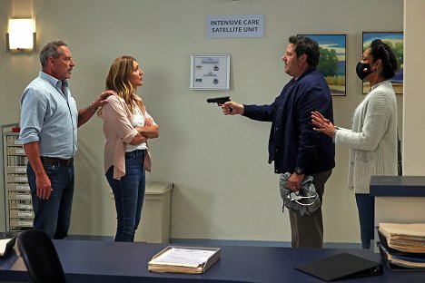 Greg Wrangler, Greg Grunberg, Gina Torres - V plamenech - Jednoho dne - Z filmu