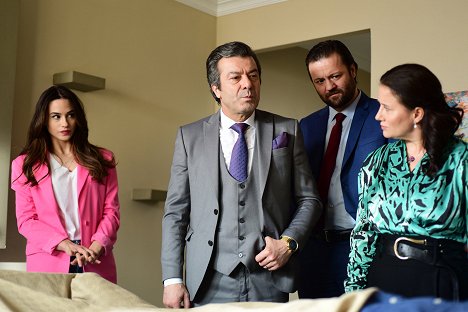 Sude Zülal Güler, Uğur Çavuşoğlu, Sadi Celil Cengiz, Servet Pandur - Kazara Aşk - Episode 1 - Z filmu