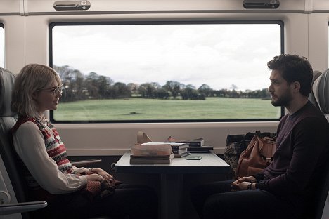 Lucy Boynton, Kit Harington - Moderní láska - Cizinci ve vlaku (do Dublinu) - Z filmu