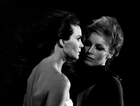 Florinda Bolkan, Anita Strindberg - Una Lucertola con la pelle di donna - Z filmu