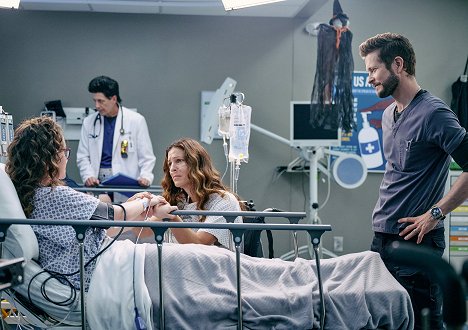 Heather Mazur, Matt Czuchry - The Resident - The Thinnest Veil - Photos