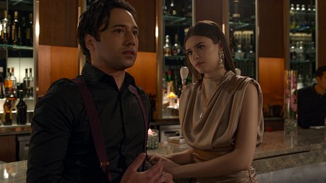 Jesse Rath, Nicole Maines - Supergirl - Truth or Consequences - Z filmu