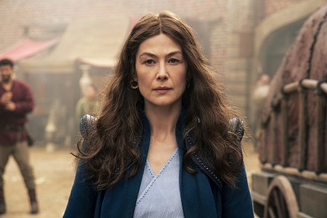 Rosamund Pike - The Wheel of Time - The Dark Along the Ways - Photos