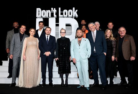 "Don't Look Up" World Premiere at Jazz at Lincoln Center on December 05, 2021 in New York City - Tyler Perry, Scott Stuber, Jennifer Lawrence, Tomer Sisley, Leonardo DiCaprio, Meryl Streep, Jonah Hill, Himesh Patel, Kid Cudi, Adam McKay, Ron Perlman, Kevin J. Messick, Paul Guilfoyle - K zemi hleď! - Z akcí