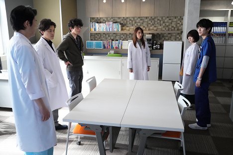 Rjó Kacudži, Džin Katagiri, Miori Takimoto, Minami Hamabe, Fumija Takahaši - Doctor White - Z filmu