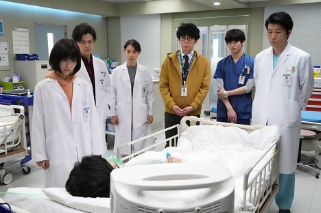 Minami Hamabe, Rjó Kacudži, Miori Takimoto, Džin Katagiri, Fumija Takahaši, Cutomu Takahaši - Doctor White - Z filmu
