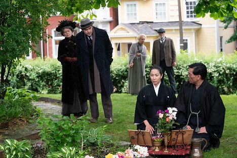 Daniel Maslany, Zoe Doyle, Peter Shinkoda