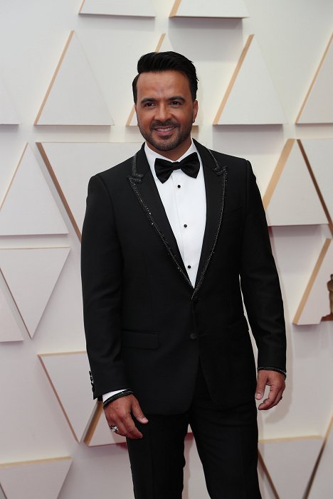 Red Carpet - Luis Fonsi - 94th Annual Academy Awards - Events