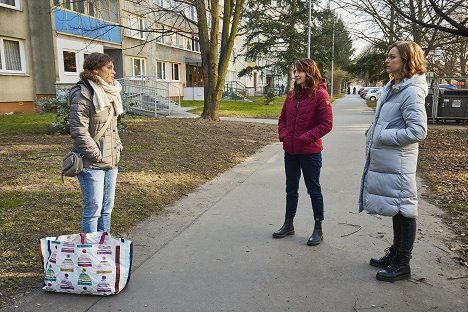Denisa Pfauserová, Kateřina Lojdová, Eva Leimbergerová - Specialisté - Fake news - Z filmu