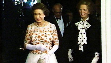 královna Alžběta II., Margaret Thatcher - Die Queen und ihre Premiers - Z filmu