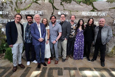 Apple’s “Prehistoric Planet” premiere screening at AMC Century City IMAX Theatre in Los Angeles, CA on May 15, 2022 - Andrew R. Jones, Adam Valdez, Mike Gunton, Darren Naish, Jon Favreau, Tim Walker, Kara Talve, Anze Rozman - Prehistorická planeta - Z akcí