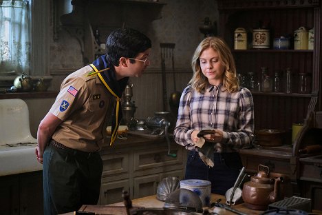 Richie Moriarty, Rose McIver - Ghosts - Hello! - Z filmu