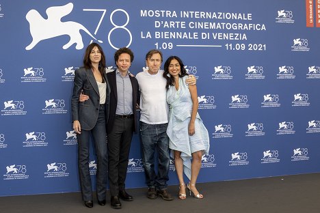 Venice Photocall - Charlotte Gainsbourg, Michel Franco, Tim Roth, Iazua Larios - Západ slunce - Z akcí