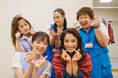 Rina Kawaei, Nanao, Mijuki Óšima, Mei Nagano, Alice Hirose - Džigoku no hanazono - Z natáčení