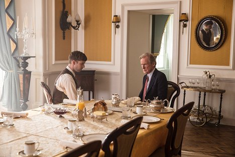 Luke Treadaway, Bill Nighy - Agatha Christie: Zkouška neviny - Epizoda 3 - Z filmu