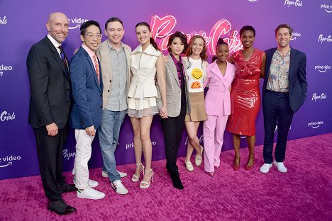 "Paper Girls" Special Fan Screening At SDCC at the Manchester Grand Hyatt on July 22, 2022 in San Diego, California - Brian K. Vaughan, Cliff Chiang, Nate Corddry, Fina Strazza, Riley Lai Nelet, Sofia Rosinsky, Camryn Jones, Adina Porter, Christopher C. Rogers - Holky od novin - Série 1 - Z akcí