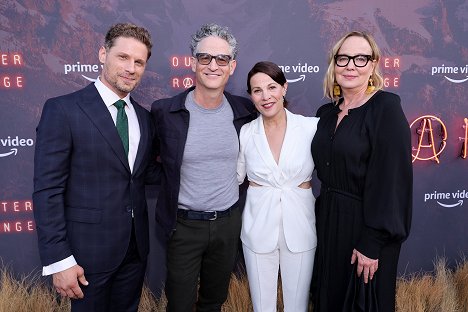 Prime Video Red Carpet Premiere For New Western Series "Outer Range" at Harmony Gold on April 07, 2022 in Los Angeles, California - Matt Lauria, Lawrence Trilling, Lili Taylor, Robin Sweet - Za hranicí - Z akcí
