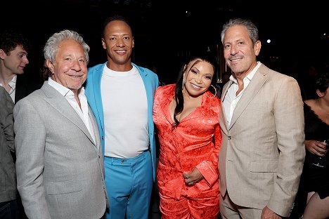 Premiere of Uncoupled S1 presented by Netflix at The Paris Theater on July 26, 2022 in New York City - Jeffrey Richman, Emerson Brooks, Tisha Campbell-Martin, Darren Star - Opuštěný - Série 1 - Z akcií