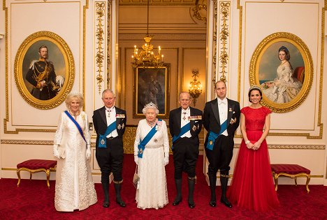 Camilla Britská, Karol III., královna Alžběta II., princ Philip, vévoda z Edinburghu, princ William, Catherine, princezna z Walesu - Královna: matka a panovnice - Z filmu