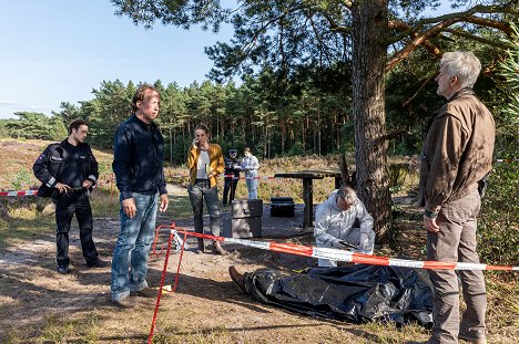 Ulrich Noethen, Paula Kalenberg, Dominic Raacke - Wendland - Stiller und die Geister der Vergangenheit - Z filmu