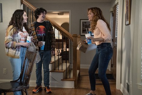 Mary Mouser, Griffin Santopietro, Robyn Lively