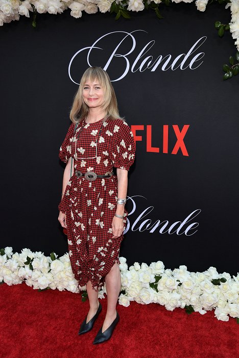 Los Angeles Premiere Of Netflix's "Blonde" on September 13, 2022 in Hollywood, California - Jennifer Johnson - Blondýnka - Z akcií