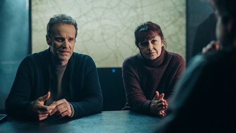 Guillaume Cramoisan, Nathalie Cerda - Les Invisibles - Season 2 - Z filmu