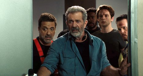 Enrique Arce, Mel Gibson, Yoli Fuller, Paul Spera, Kevin Dillon - On the Line - Z filmu