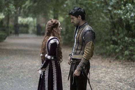 Kaitlyn Dever, Sean Teale - Rosaline - Z filmu