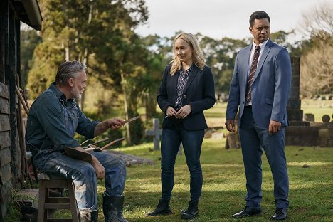 Joel Tobeck, Fern Sutherland, Jarod Rawiri - The Brokenwood Mysteries - From the Cradle to the Grave - Photos