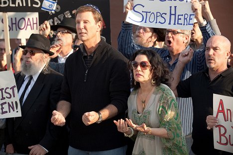 Bob Einstein, Susie Essman - Larry, kroť se - Kuře po palestinsku - Z filmu