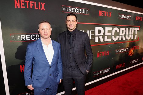 Netflix's The Recruit Los Angeles Premiere at The Grove AMC on December 08, 2022 in Los Angeles, California - Alexi Hawley, Noah Centineo - Rekrut - Z akcí