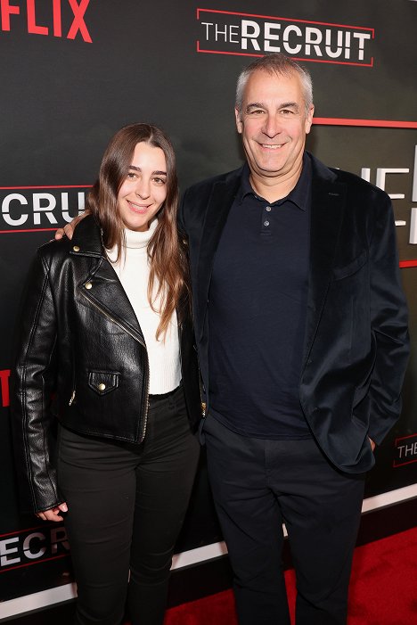 Netflix's The Recruit Los Angeles Premiere at The Grove AMC on December 08, 2022 in Los Angeles, California - David Bartis - Rekrut - Z akcí