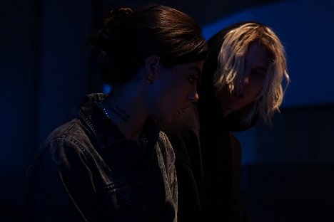 Angela Fornero, Machine Gun Kelly - Ve znamení býka - Z filmu