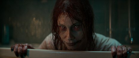 Alyssa Sutherland - Evil Dead: Vzostup zla - Z filmu