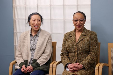 Jodi Long, S. Epatha Merkerson - Nemocnice Chicago Med - Know When to Hold and When to Fold - Z filmu