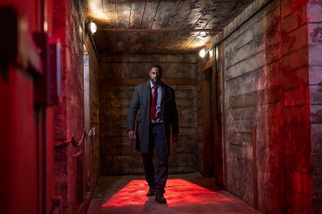 Idris Elba - Luther: Pád z nebes - Z filmu