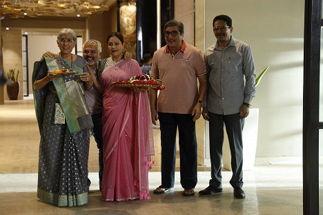 Ratna Pathak Shah, Atul Kumar, Ayesha Jhulka, Raj Babbar, Atul Kulkarni