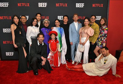 Netflix's Los Angeles premiere of "BEEF" at Netflix Tudum Theater on March 30, 2023 in Los Angeles, California - Young Mazino, Joseph Lee, Patti Yasutake, Remy Holt, Ali Wong, Steven Yeun - Ve při - Z akcí