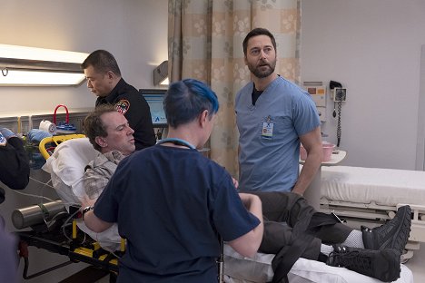 Ryan Eggold - Nemocnice New Amsterdam - Falling - Z filmu