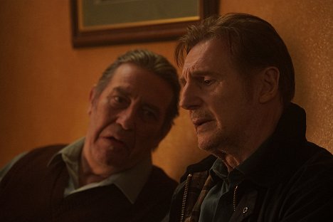 Ciarán Hinds, Liam Neeson - In the Land of Saints and Sinners - Z filmu