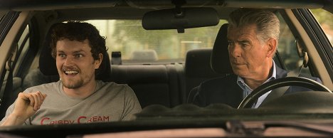 Brennan Keel Cook, Pierce Brosnan - Fast Charlie - Z filmu