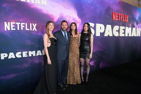 Netflix's "Spaceman" LA Special Screening at The Egyptian Theatre Hollywood on February 26, 2024 in Los Angeles, California - Jackie Sandler, Adam Sandler, Sadie Sandler - Kosmonaut z Čech - Z akcí